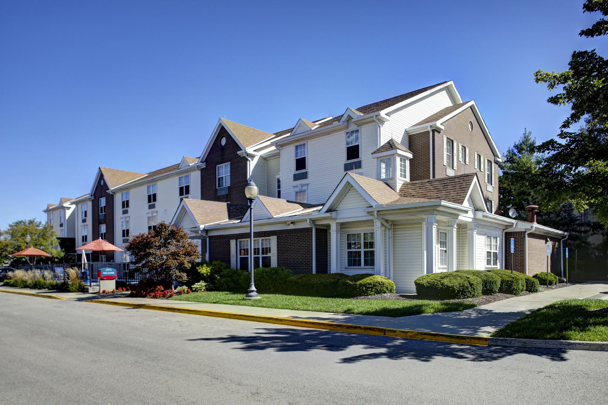 Birch Hills Suites - Blue Ash Exterior photo